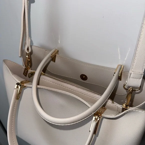 Elegant Cream Handbag - Picture 3 of 4